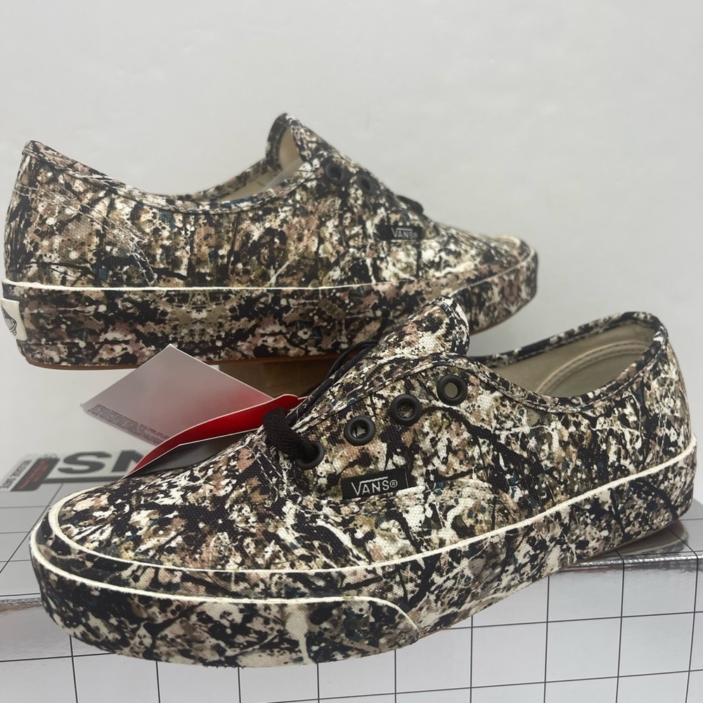 Vans WMNS Authentic Jackson Pollock Sneaker
VN0A2Z5|18K MoMA Artistic Camouflage - Picture 8 of 16